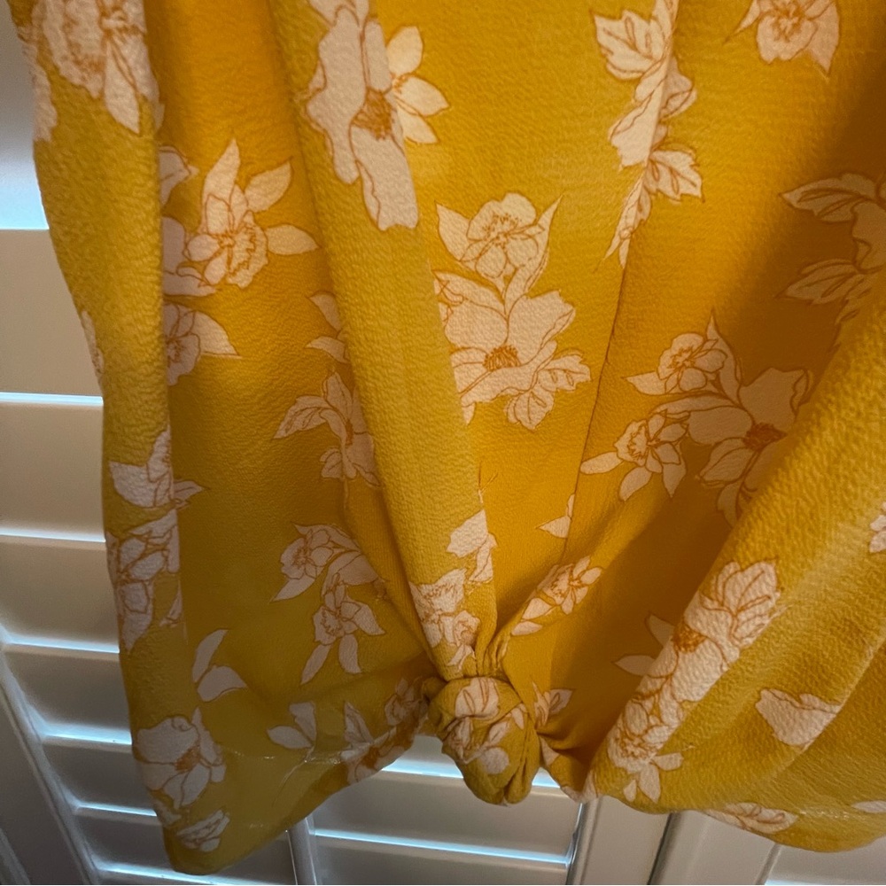 Lush Gold Sleeveless Camisole Top - Picture 2 of 5